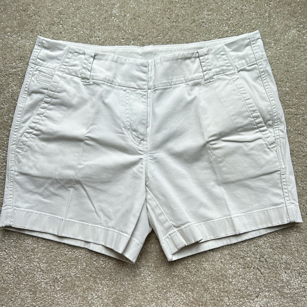 Vineyard vines, stone color shorts, size 0